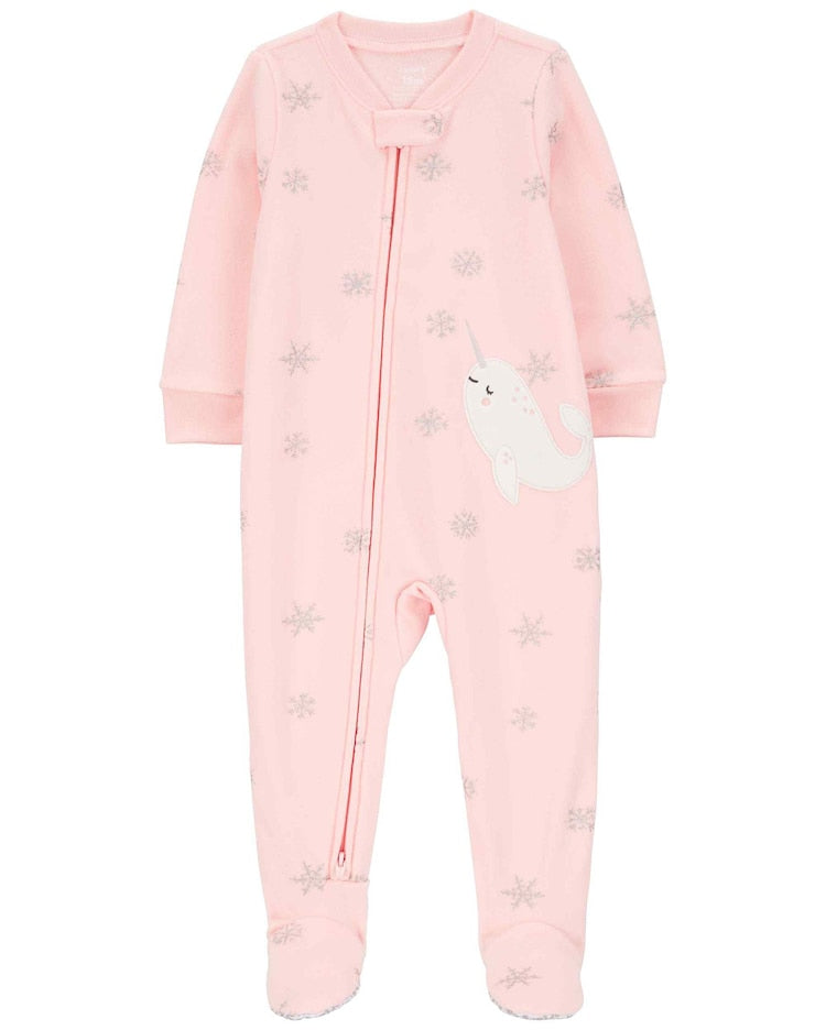 Macacão pijama bebê fleece pézinhos neve brilhosa narval rosa | Carter's